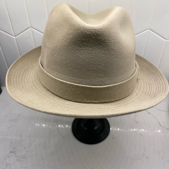 Golden Coach by Dobbs Other - Vintage Golden Coach By Dobbs Cream Hat